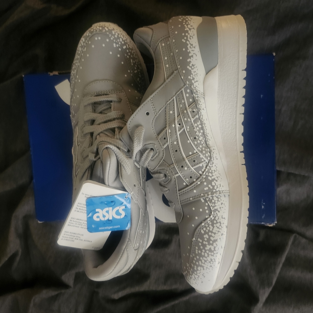 Asics Gray and White Athletic Shoes with Cushioned Sole 10.5 Man